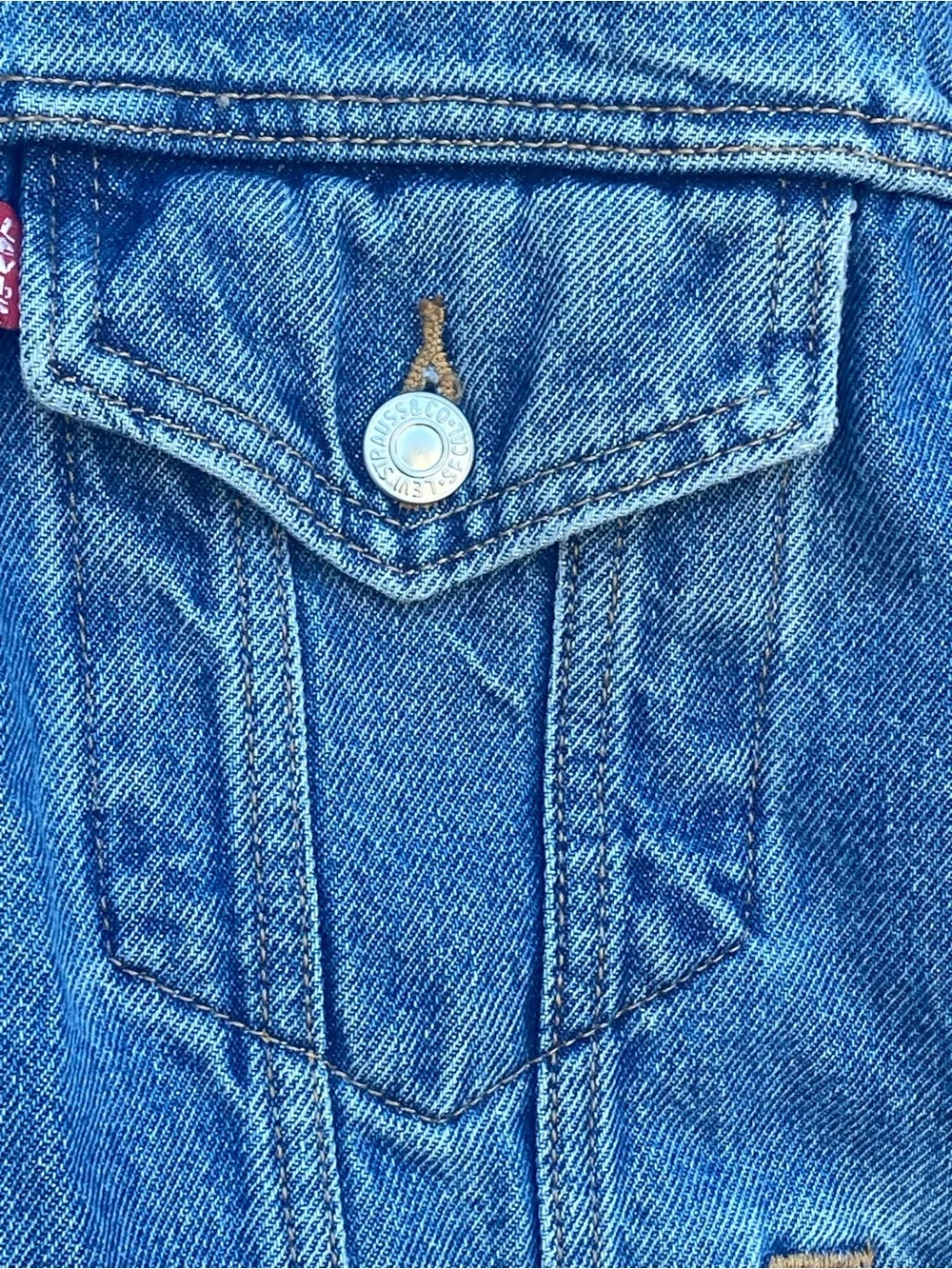 Levi's Women’s Med Classic Denim Jean Jacket - Picture 6 of 12